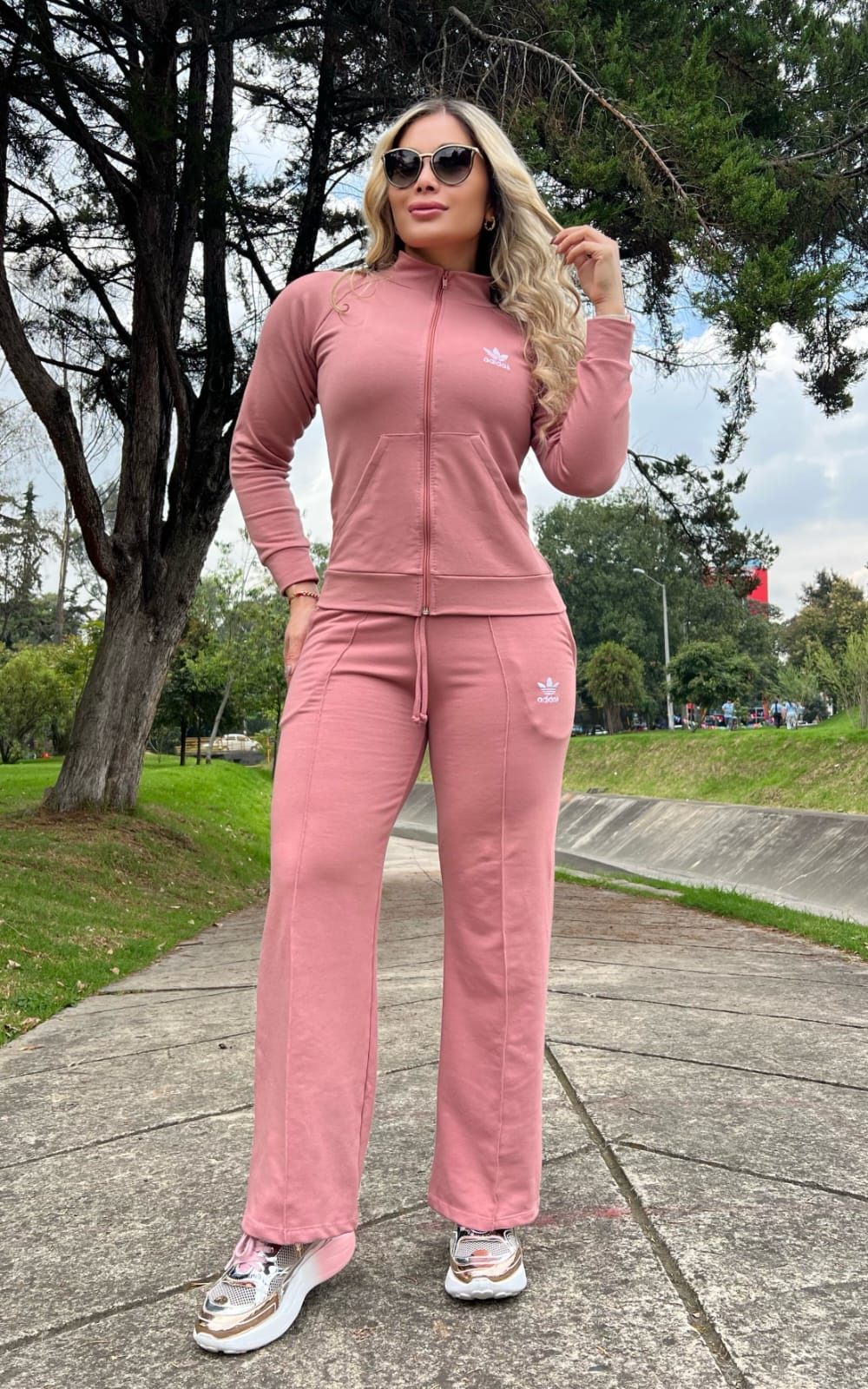 Conjunto 2 Piezas - Pantalón y Chaqueta en Burda Premium Ref: 570