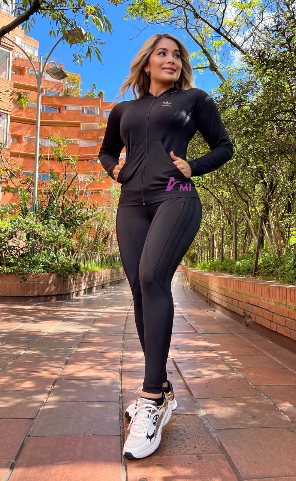 Conjunto 2 Piezas - Leggings en Licra Nylon y Chaqueta en Tela Capriti Ref: 10010