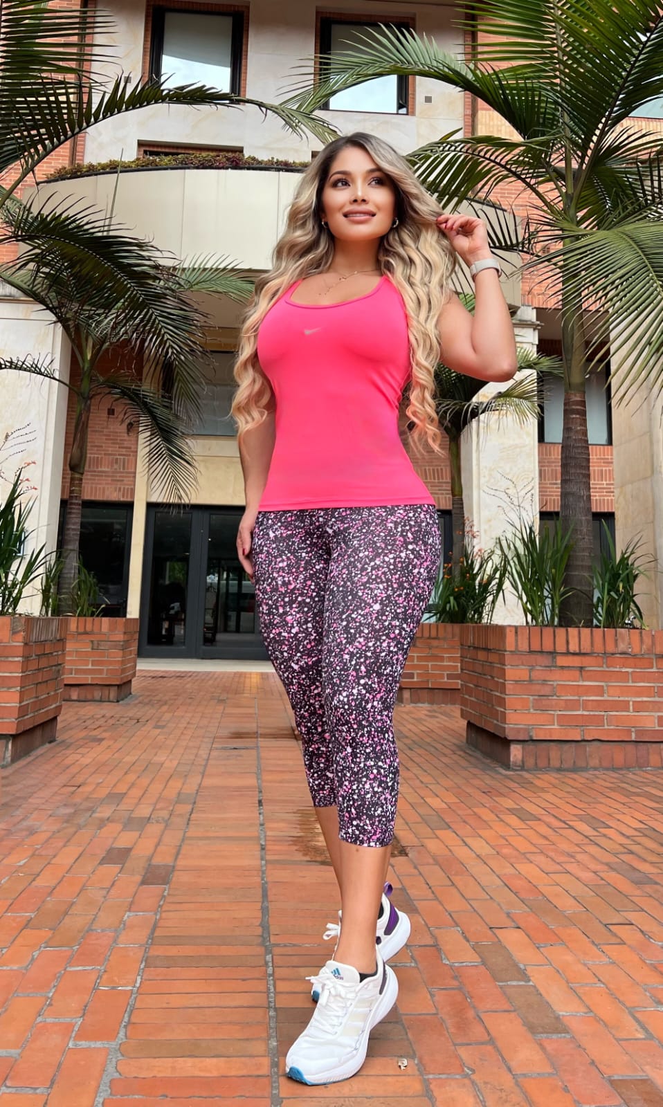 Conjunto 2 Piezas - Capri en licra Nylon y Blusa en licra deportiva Ref: 5044