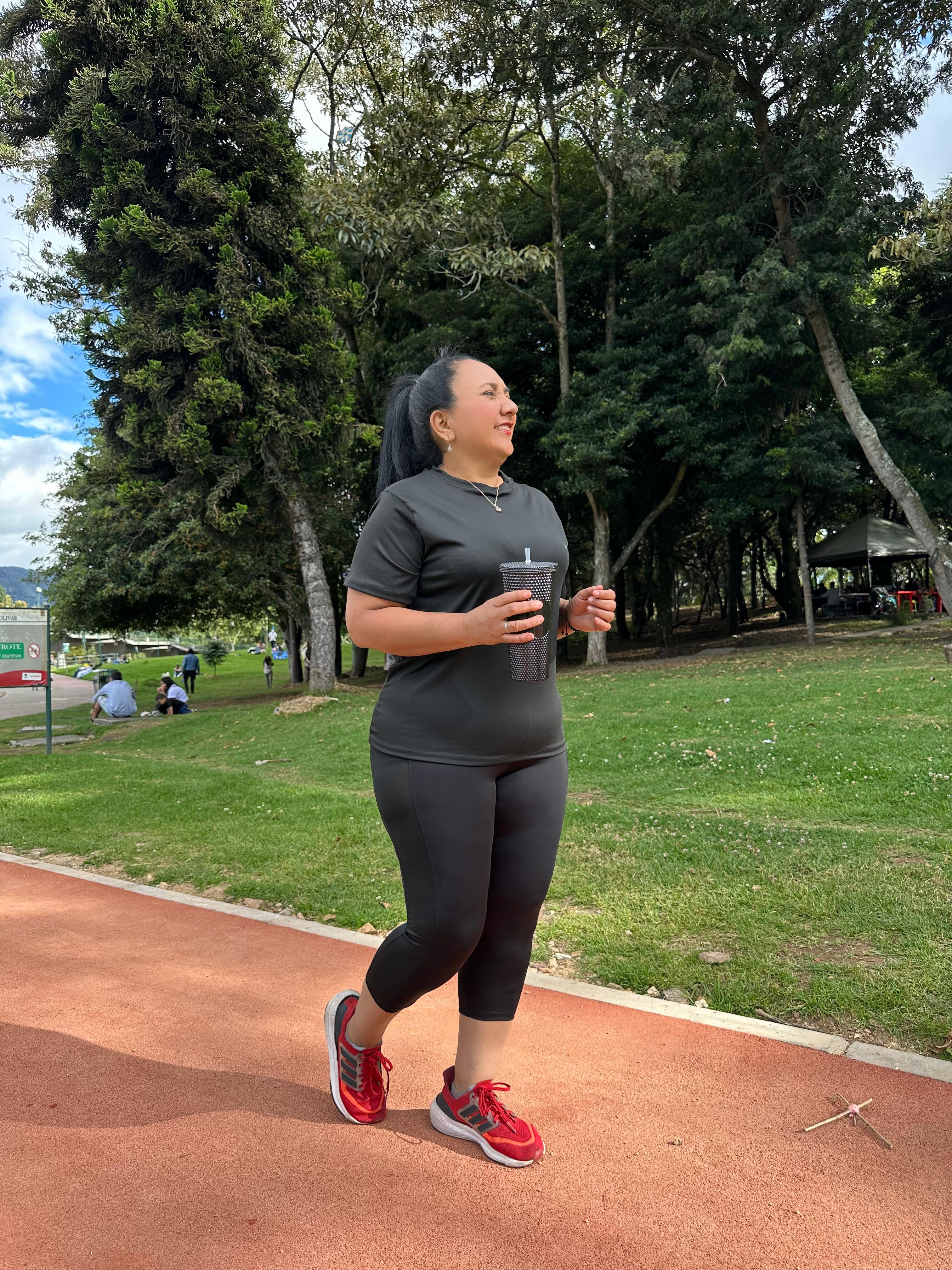 Conjunto 2 Piezas - Capri en Licra Nylons y Camiseta en Licra Liviana Ref: 5090