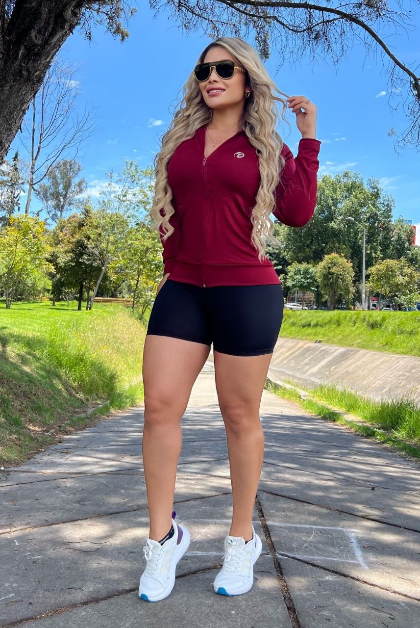 Conjunto 2 Piezas - Chaqueta en Licra Deportiva y Shorts en Licra Nylon Ref: 10300