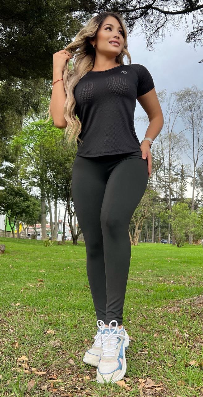 Conjunto 2 Piezas - Leggings en Suplex y Camiseta en Tela Capritti Ref: 2010