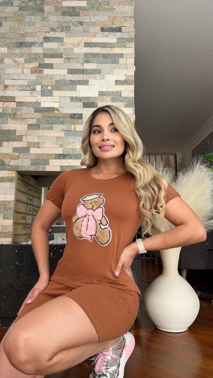 Conjunto 2 Piezas - Shorts en Burda y Camiseta en Algodón con Aplique Ref: 170