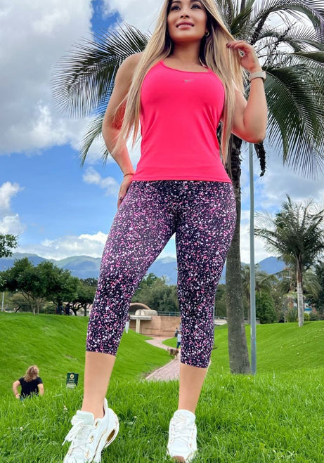 Conjunto 2 Piezas - Capri en licra Nylon y Blusa en licra deportiva Ref: 5044