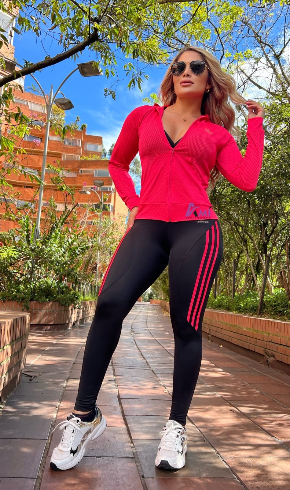 Conjunto 2 Piezas - Leggings en Licra Nylon y Chaqueta en Tela Capriti Ref: 10010