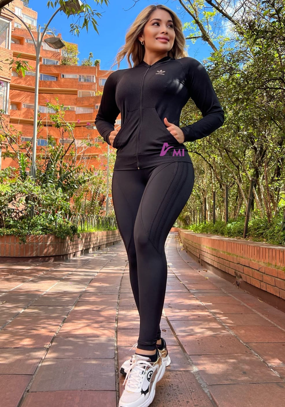 Conjunto 2 Piezas - Leggings en Licra Nylon y Chaqueta en Tela Capriti Ref: 10010