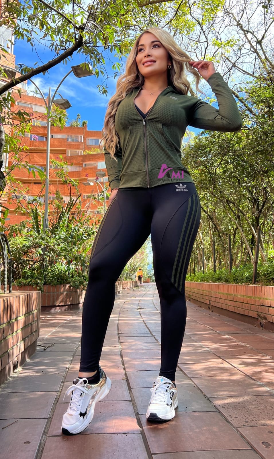 Conjunto 2 Piezas - Leggings en Licra Nylon y Chaqueta en Tela Capriti Ref: 10010