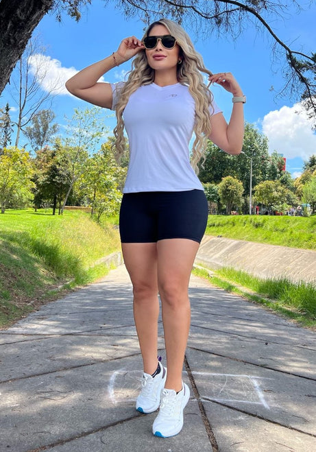 Conjunto 2 piezas incluye camiseta  elaborada en licra deportiva  y short en licra nylon Ref: 10400