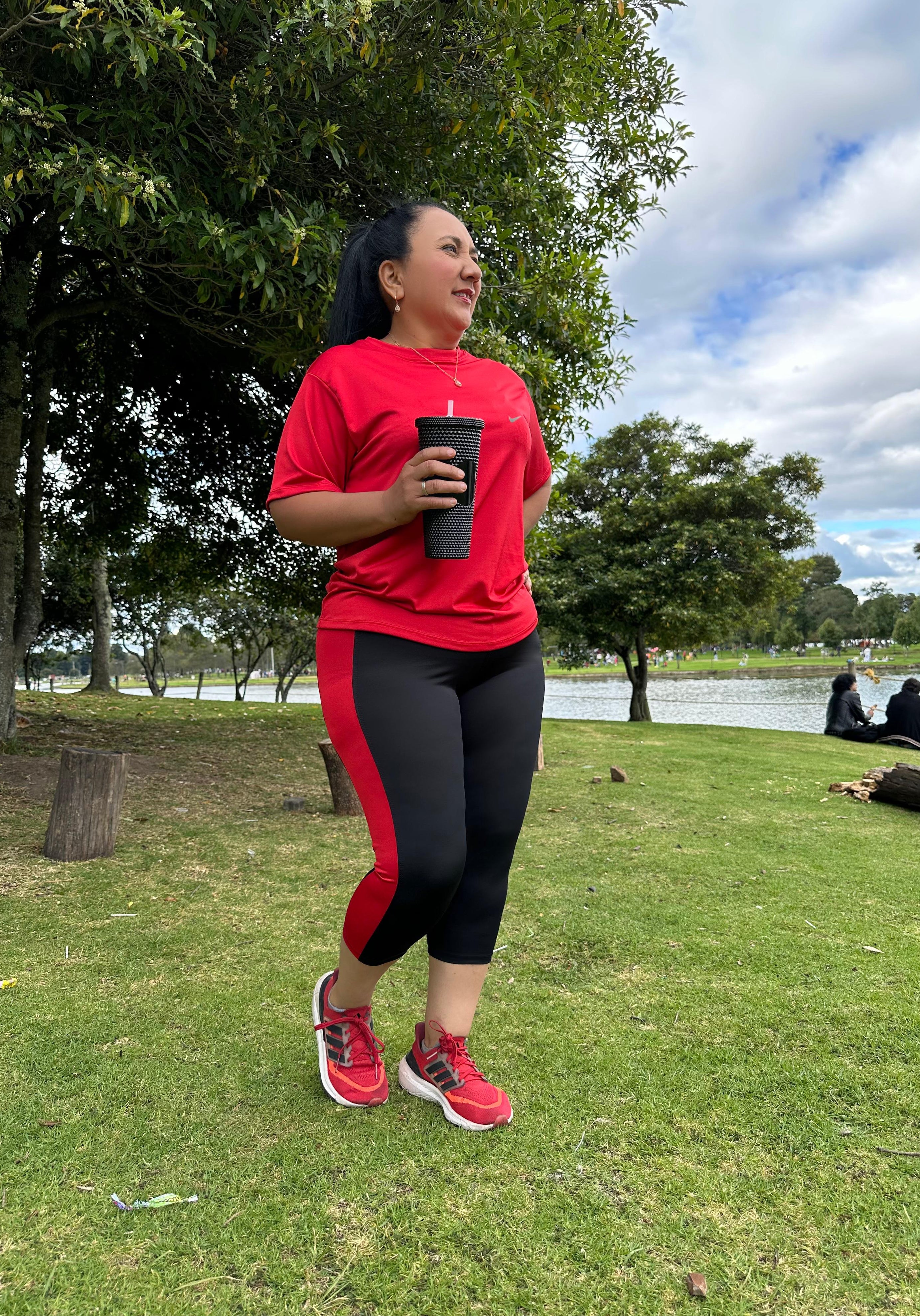 Conjunto 2 Piezas - Capri en Licra Nylons y Camiseta en Licra Liviana Ref: 5090