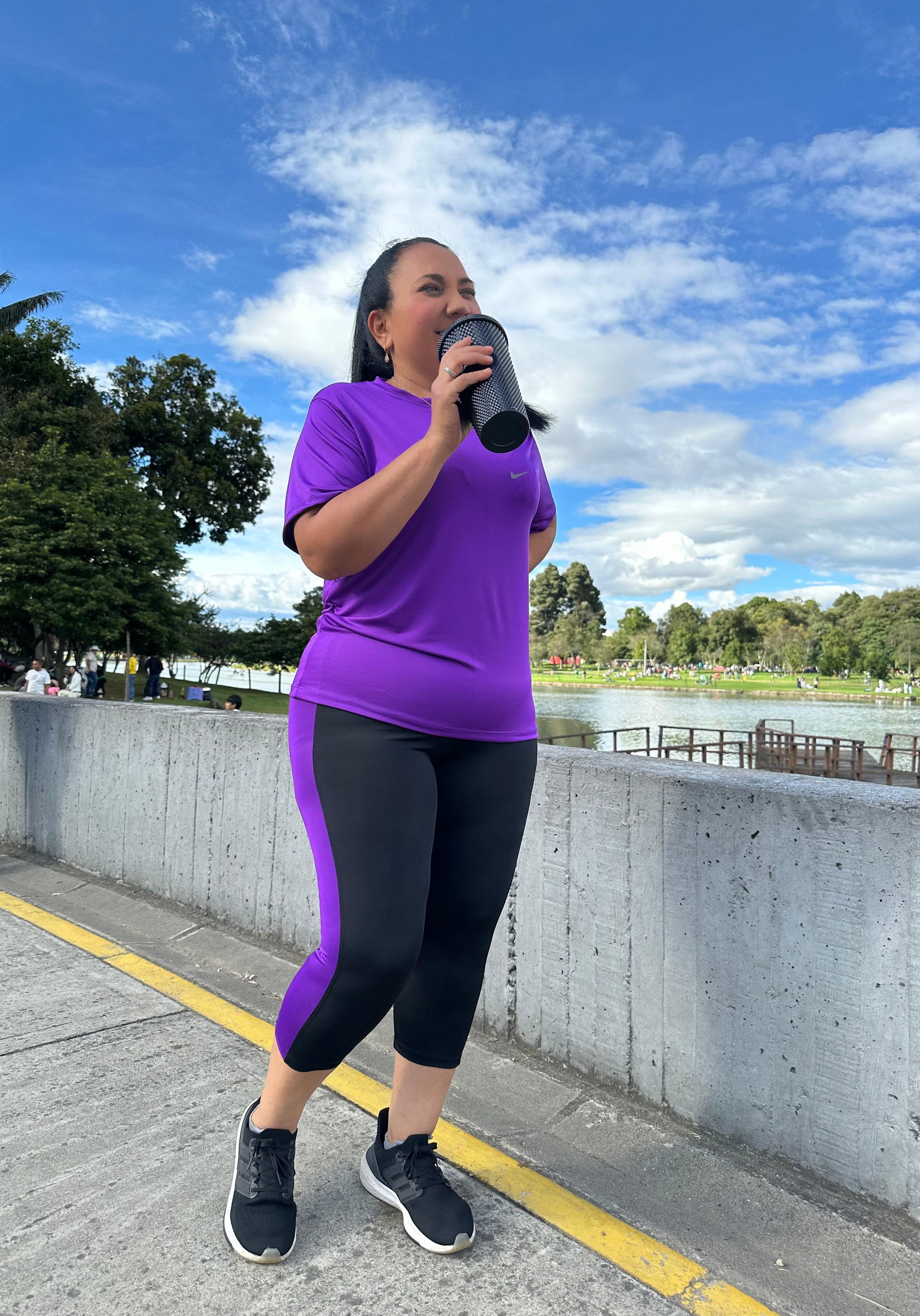 Conjunto 2 Piezas - Capri en Licra Nylons y Camiseta en Licra Liviana Ref: 5090