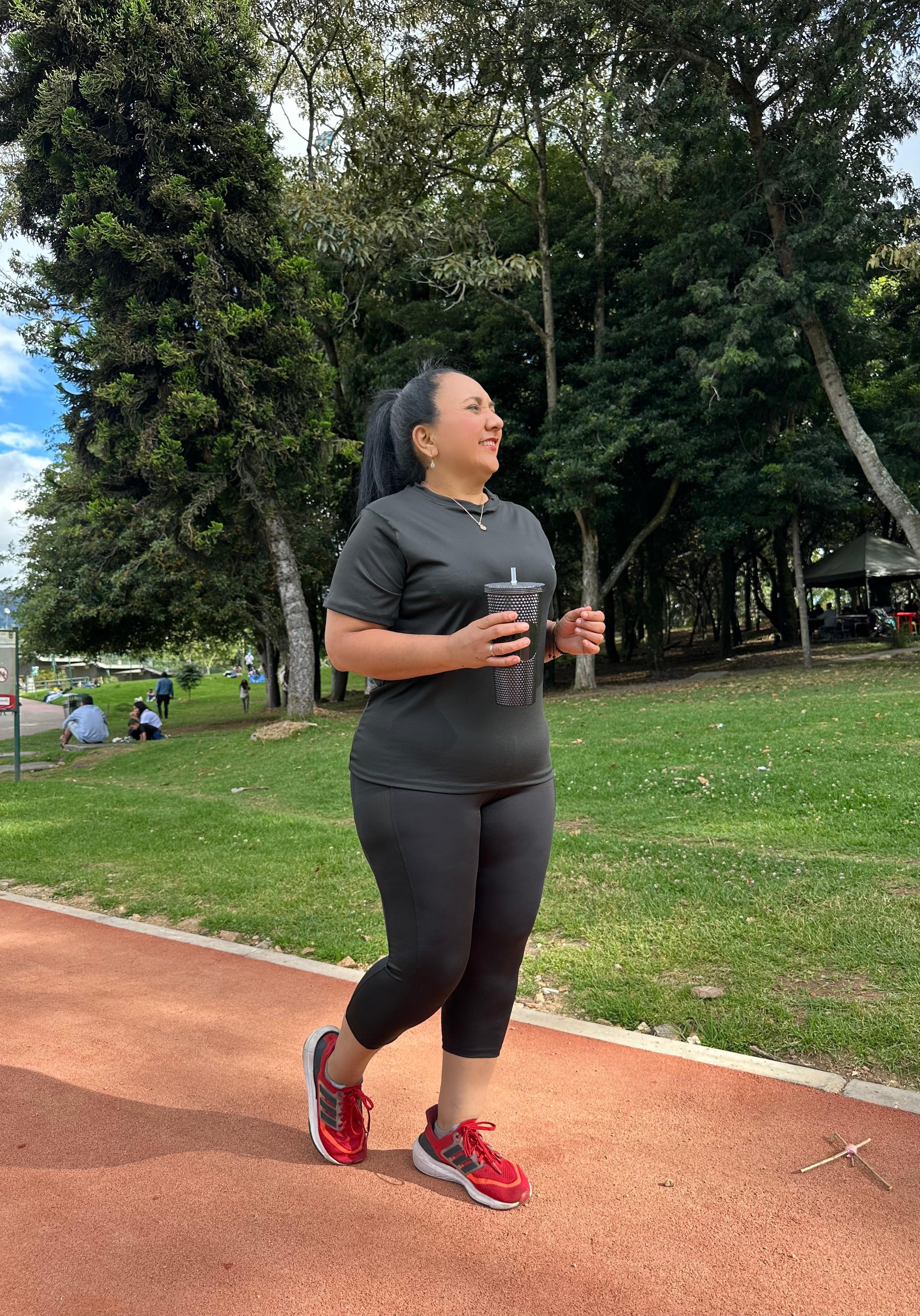 Conjunto 2 Piezas - Capri en Licra Nylons y Camiseta en Licra Liviana Ref: 5090