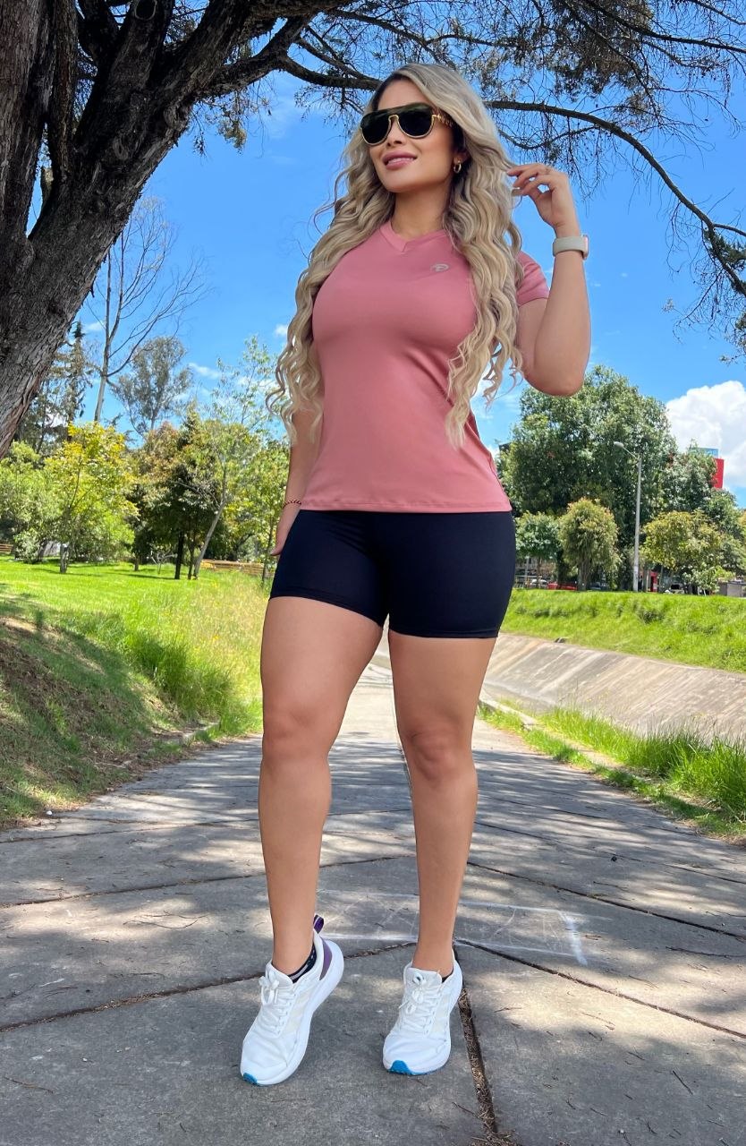 Conjunto 2 piezas incluye camiseta  elaborada en licra deportiva  y short en licra nylon Ref: 10400