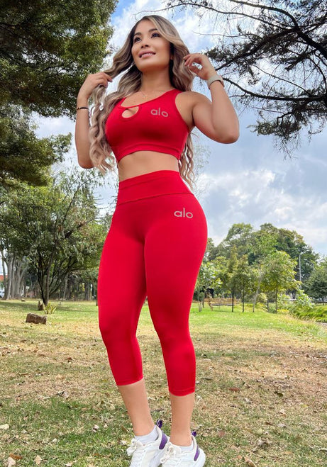 Conjunto 2 Piezas - Capri y Top en Licra Nylon Ref: 5040