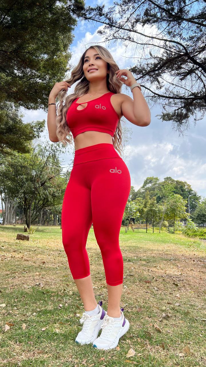 Conjunto 2 Piezas - Capri y Top en Licra Nylon Ref: 5040