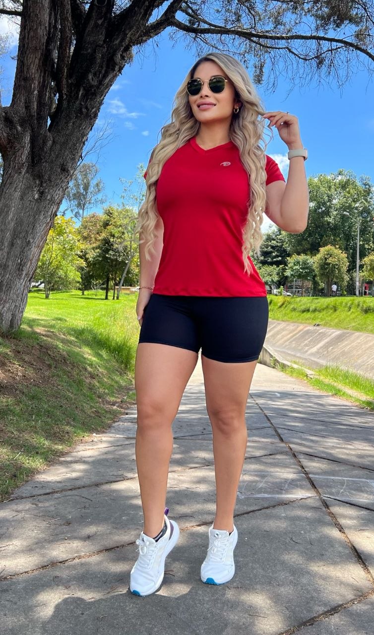 Conjunto 2 piezas incluye camiseta  elaborada en licra deportiva  y short en licra nylon Ref: 10400