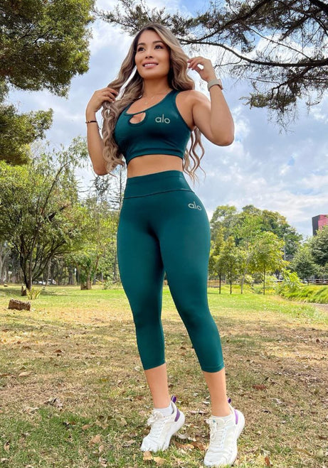 Conjunto 2 Piezas - Capri y Top en Licra Nylon Ref: 5040