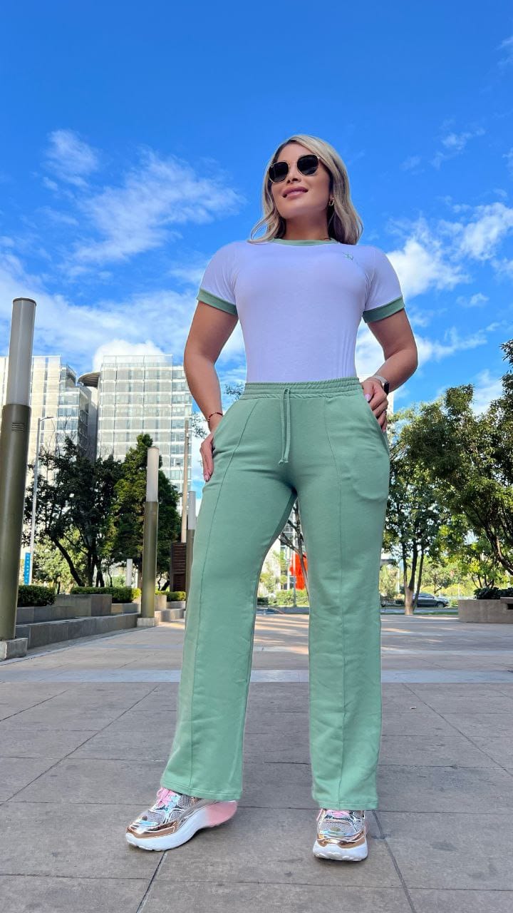 Conjunto 2 Piezas - Pantalón en Burda y Camiseta en Algodón con Logo Bordado Ref: 800